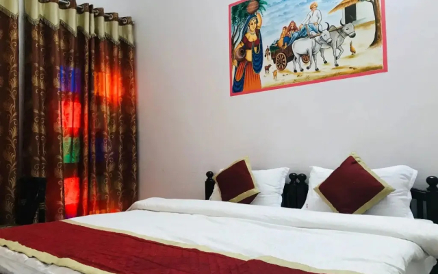 Serene private room with pool, 1.3 km from Pushkar Lake