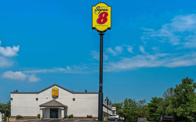 Super 8 by Wyndham Brownsburg