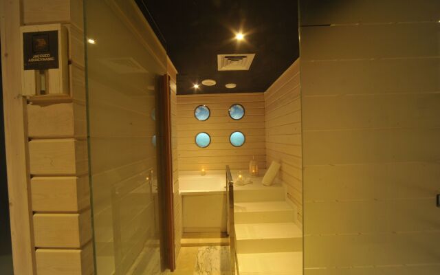 Le Trianon Luxury Hotel & Spa вид на фасад