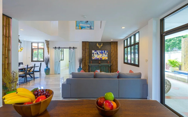Pool villa  4 BR walking to Beach HV