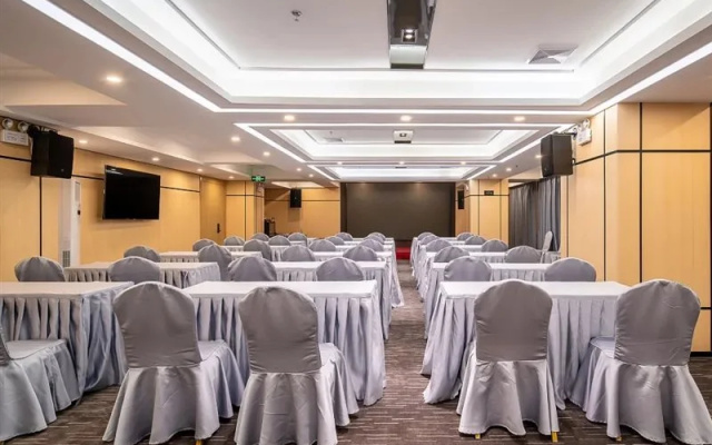 Yahao Garden Hotel (Shenzhen Songgang Metro Station)