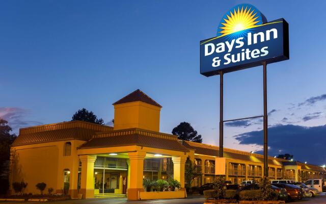 Отель Days Inn & Suites by Wyndham Vicksburg вид на фасад