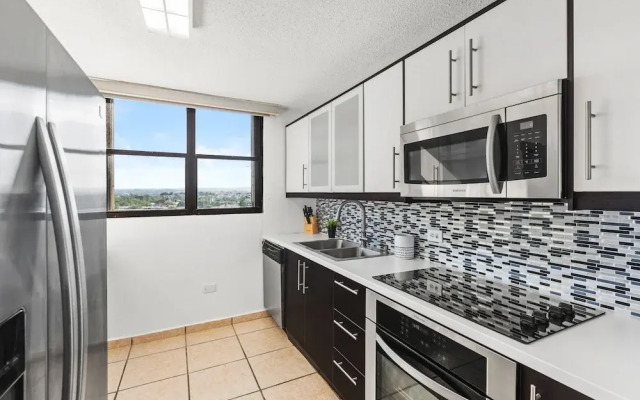 Waterside Flat With Garage and Easy Beach Access