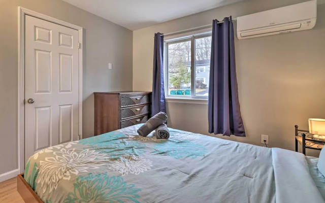 Lakefront Poconos Vacation Rental w/ Deck