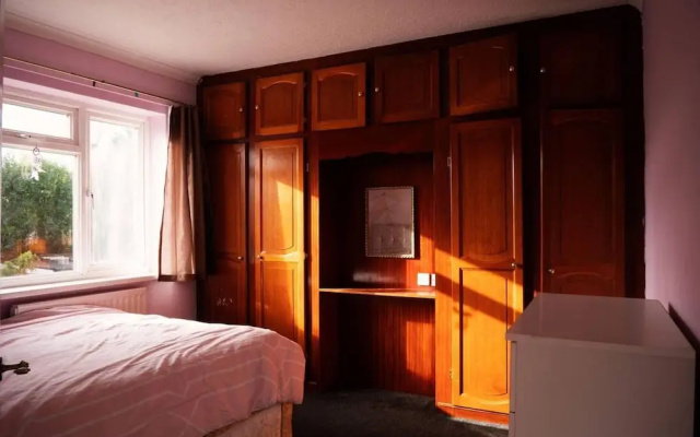 Captivating 3-bed House in Birmingham