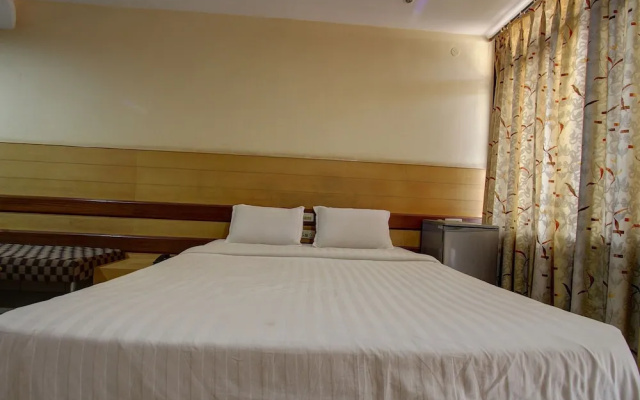 SPOT ON 40409 Hotel Rajsangam International