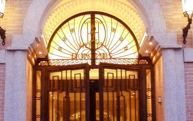 Hotel Don Luis Мадрид вид на фасад