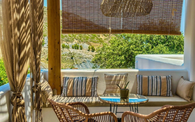 Apademia Skyros