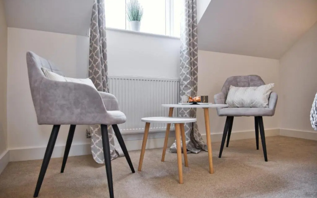 MODERN and SPACIOUS HOUSE CLOSE TO THE CITY CENTRE