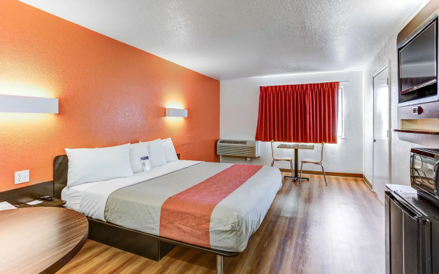 Motel 6 Portland, OR - Tigard West