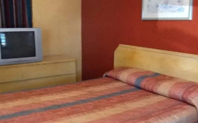 Deluxe Inn