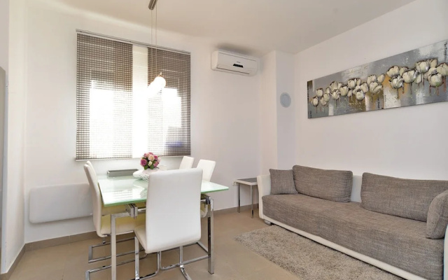 Apartment 1977
