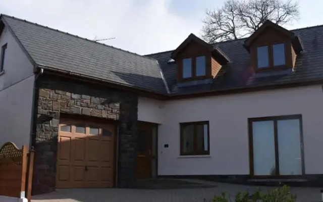 Captivating 4-bed House in West Wales