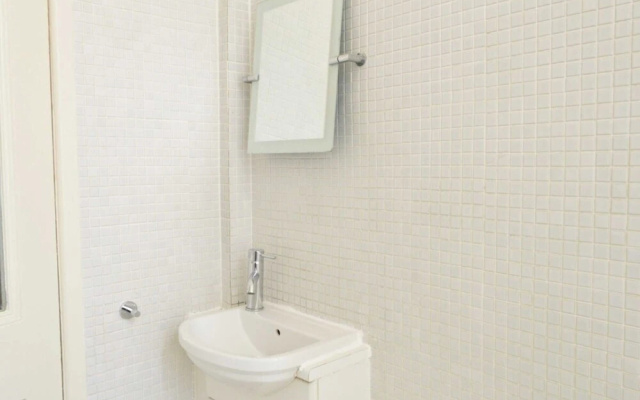 Bright 2 Bedroom Dalry Apartment