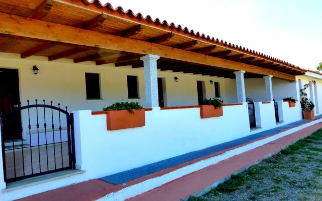 Отель Agriturismo Comino Alto Синискола вид на фасад