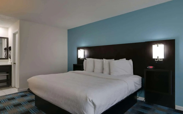 Travelodge by Wyndham Calhoun South I-75