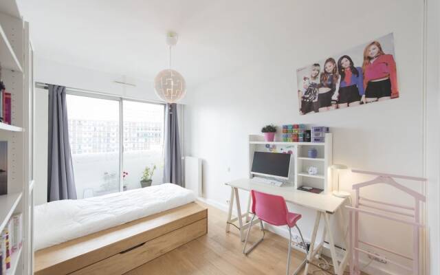 Отель Home comforts by the Eiffel Tower комната для гостей