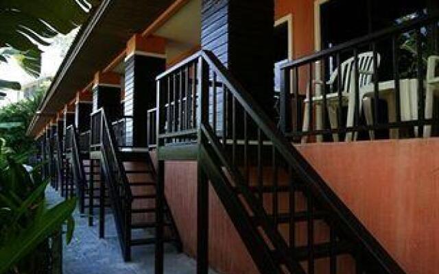 Отель Patong Grand Ville вид на фасад