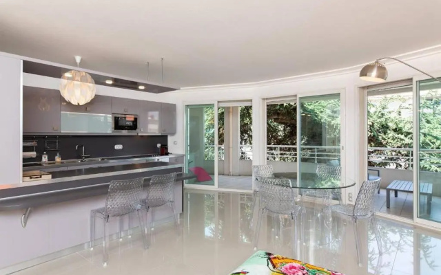 Martinez Hotel Area: Modern 3 Bedrooms W/ Terrace