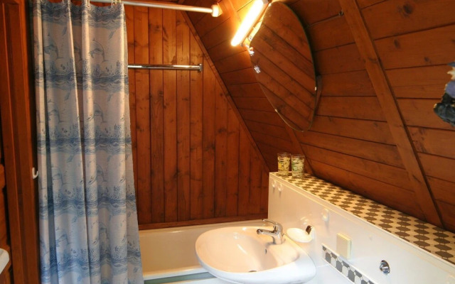 Wooden chalet with oven, in Oberharz near a lake