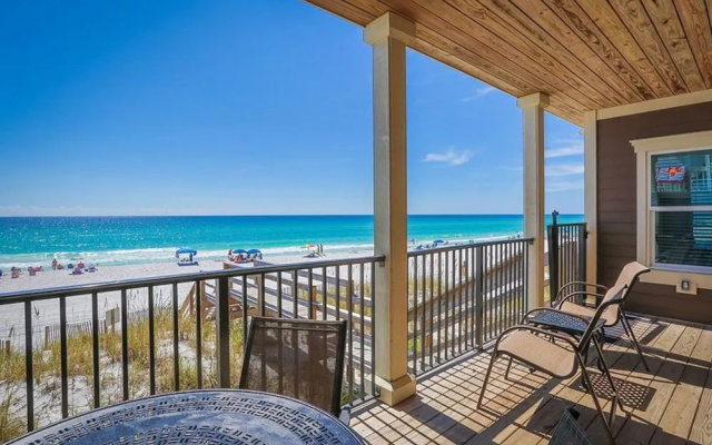 Las Olas by RedAwning