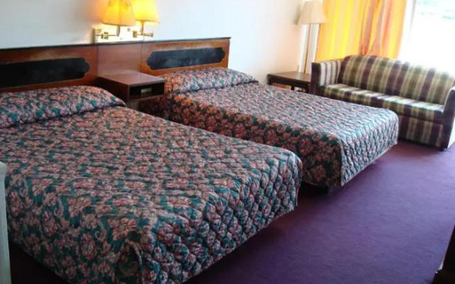 Gray Plaza Motel