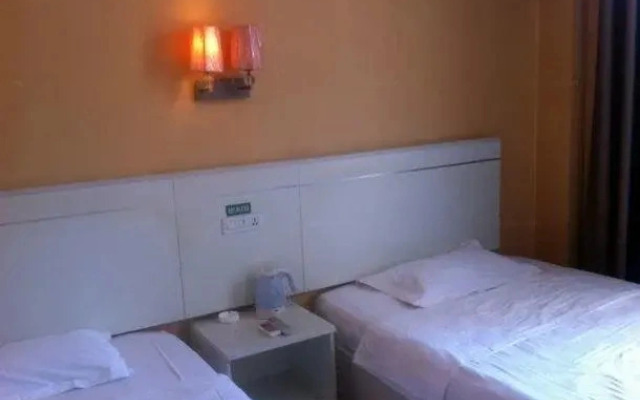 Zhongxiang Shenzhou Inn