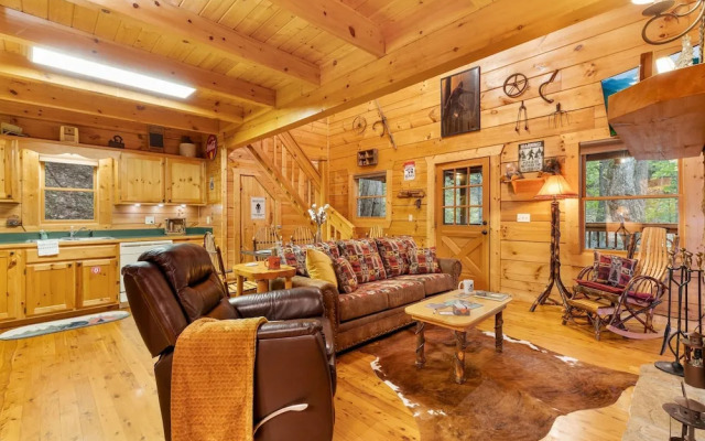 Finding Bigfoot 2 Bedroom Cabin