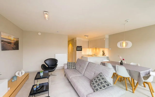 Modern Apartment With Spacious Terrace
