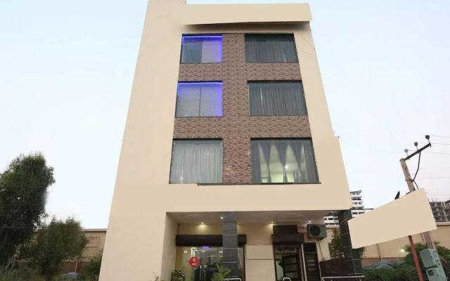 OYO 9956 Hotel Pelican Inn