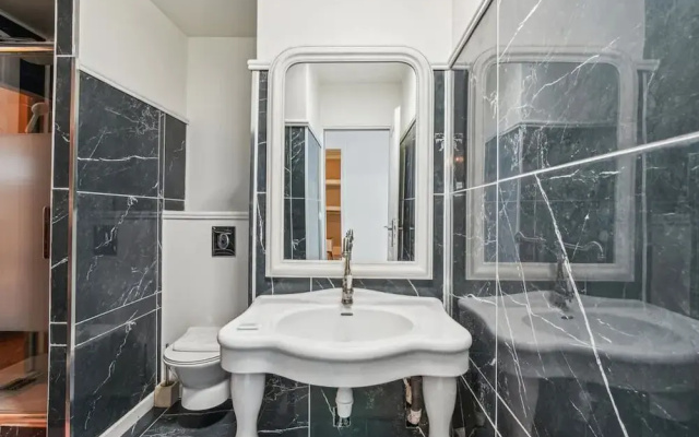 Exceptional Apartment With Terrace - La D Fense