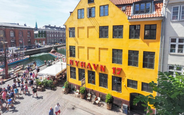 Authentic Copenhagen Apartment by Nyhavn