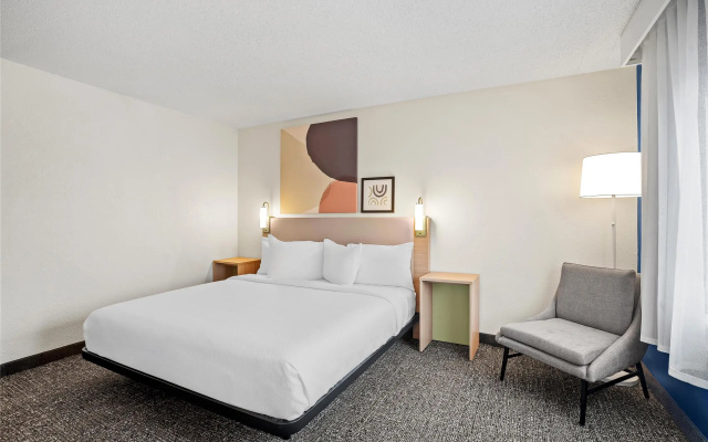 Spark by Hiton Bettendorf Quad Cities