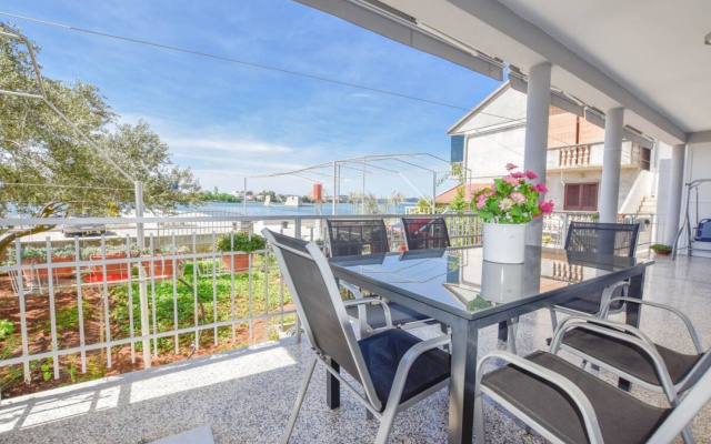 Apartment Dama - 10 m from beach: A1 Sukosan, Zadar riviera