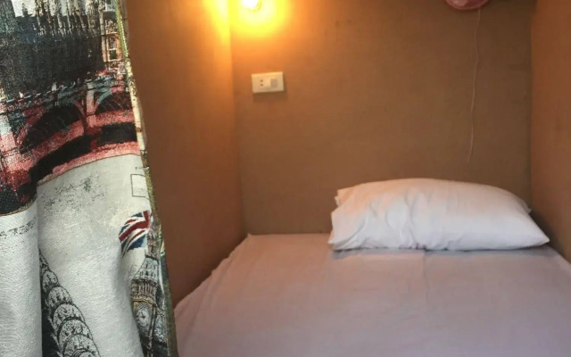 Sleep Box Hotel