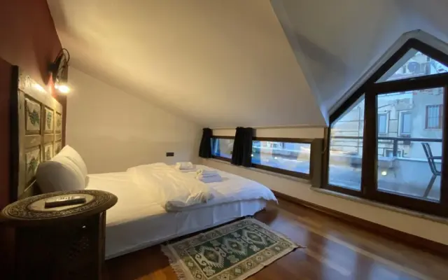 Dreamy Duplex Flat With Terrace Near Galata Tower