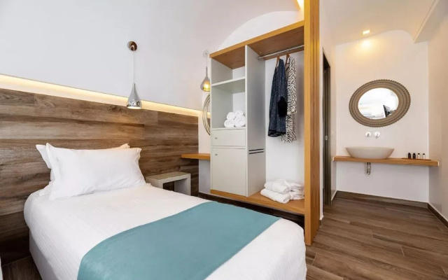Deluxe Suites Santorini