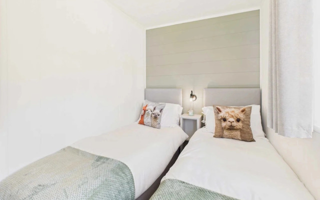 Host Stay Pod 2 Kingsmoor Retreat