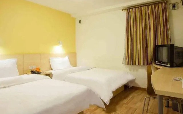 7Days Inn Chain Hotel (Shaoguan Fengcai Building Pedestrian Street)