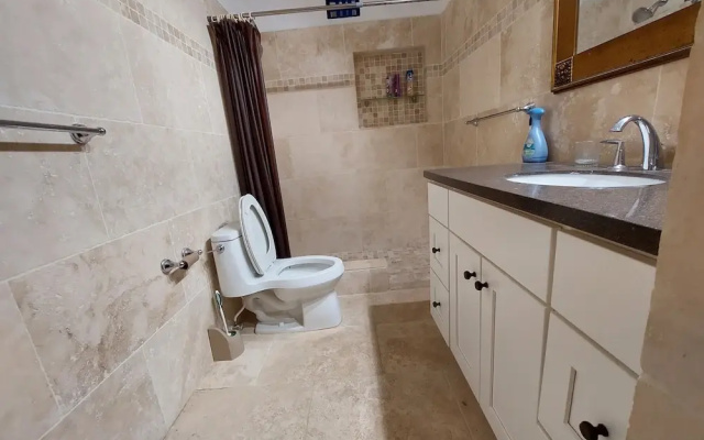 1-bed House Sleeps 2 With Parking