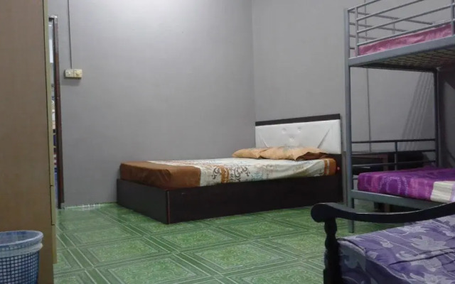 Zeeadam Backpackers Hostel