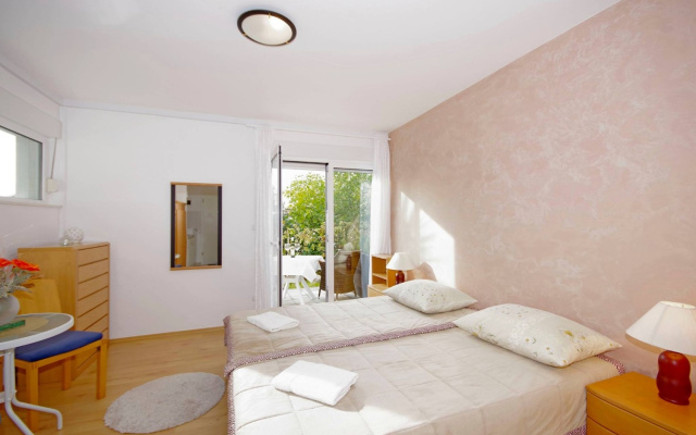 Studio apartment JaVi - free private parking: SA2 Trogir, Riviera Trogir