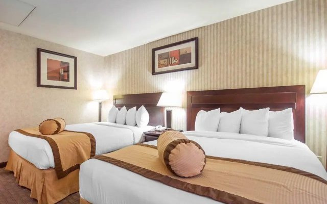 Quality Hotel & Suites Langley