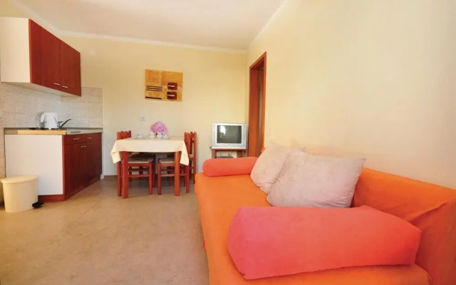 Awesome Home in Mimice With Wifi and 2 Bedrooms