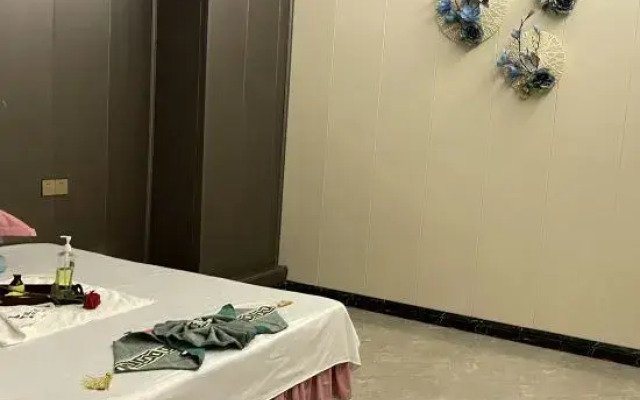 Libo Fengzhutang Cinema-Style Homestay