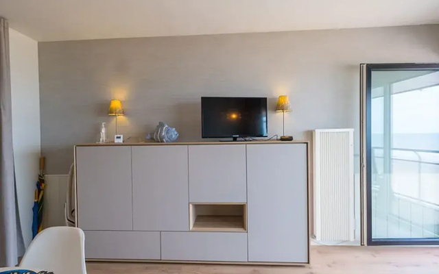 Modern Studio With sea View and Garage