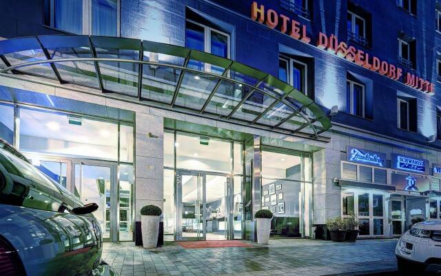 Hotel Düsseldorf Mitte вид на фасад