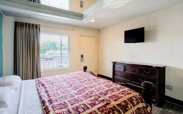 Miami Inn & Suites