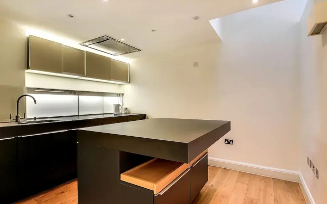 Pont Street Mews Townhouse