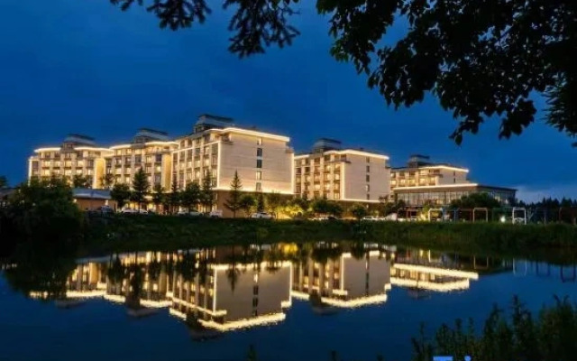 Baoshi International Hotel